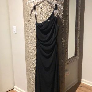 Caché formal black gown